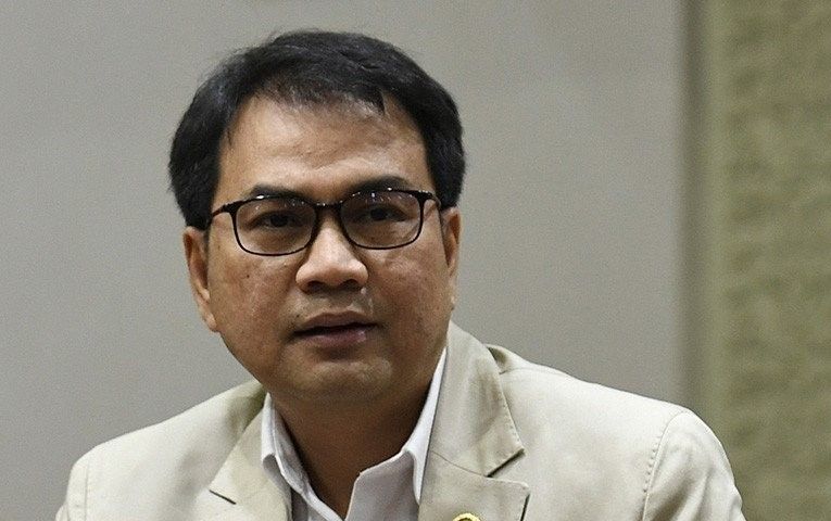 podiumnews.com-KPK Geledah Ruang Kerja dan Rumah Dinas Wakil Ketua DPR Azis Syamsuddin